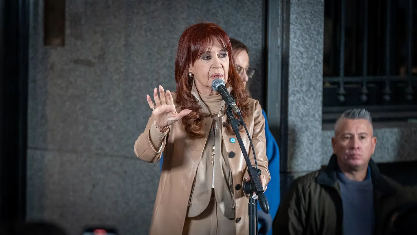 La Corte Suprema de Argentina proscribió a Cristina Kirchner y la condenó a seis años de cárcel 3 Cristina Kirchner se pronunció desde la sede del Partido Justicialista | Foto: TN
