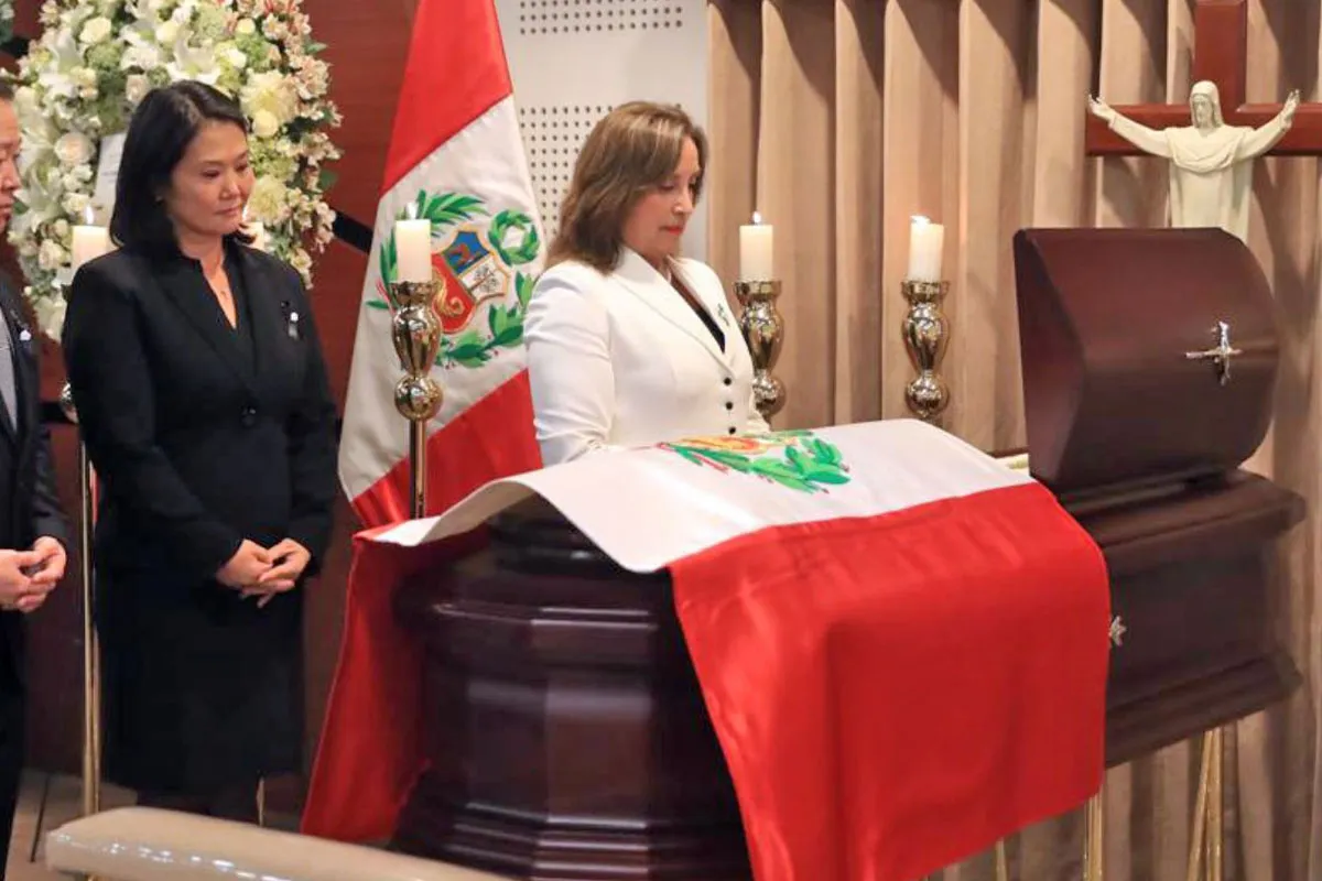 Dina Boluarte junto a Keiko Fujimori en el velorio del exdictador Alberto Fujimori (Andina)