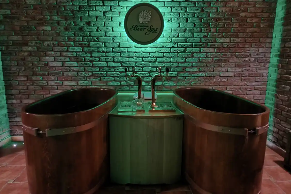 Original Beer Spa: La experiencia cervecera más lujosa y sorprendente del planeta 3 El Original Beer Spa lidera el lujo en Praga con su concepto único | Foto: David Sánchez