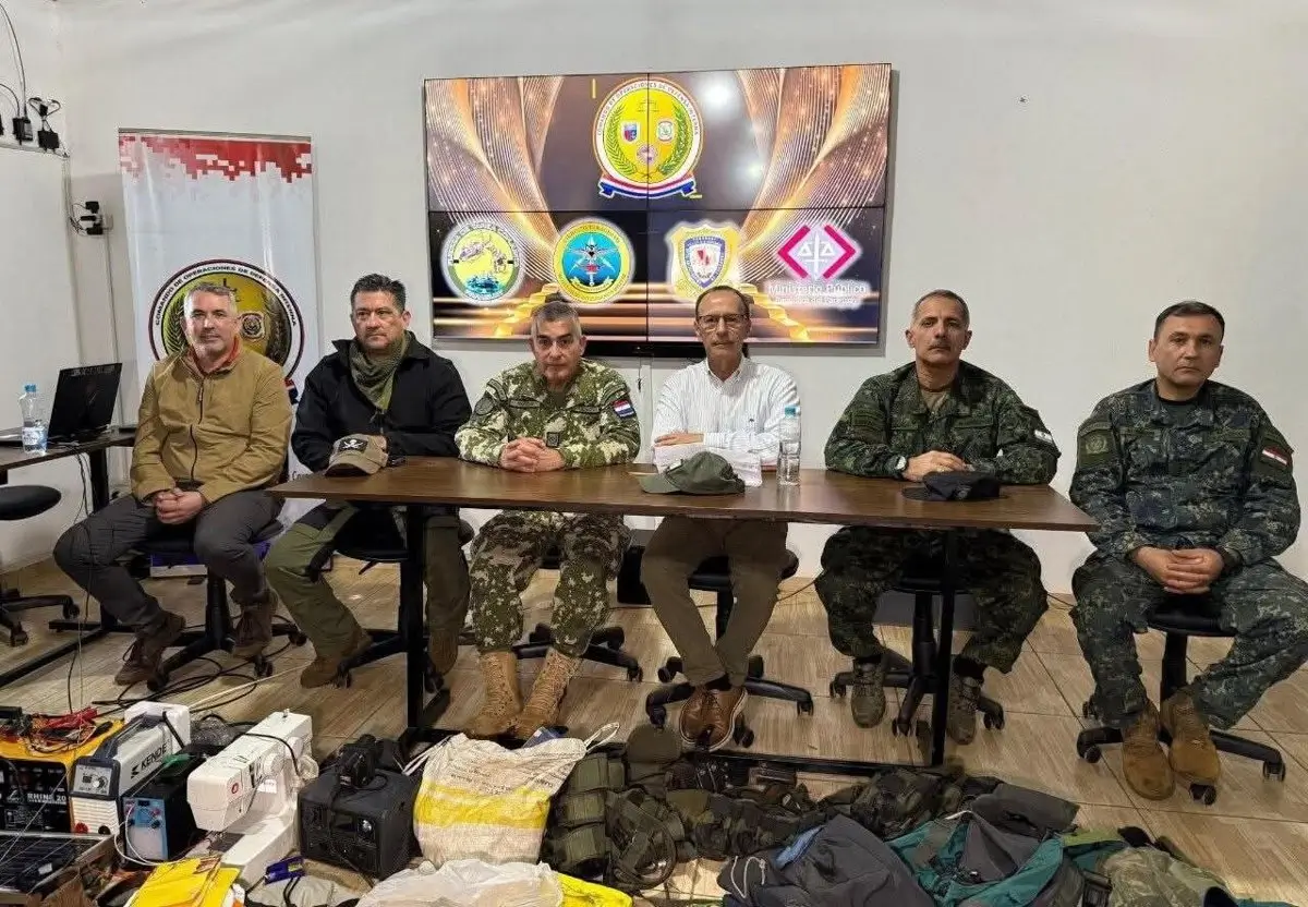 Autoridades del Comando de Operaciones de Defensa Interna de Paraguay en una rueda de prensa - COMANDO DE OPERACIONES DE DEFENSA INTERNA EN X