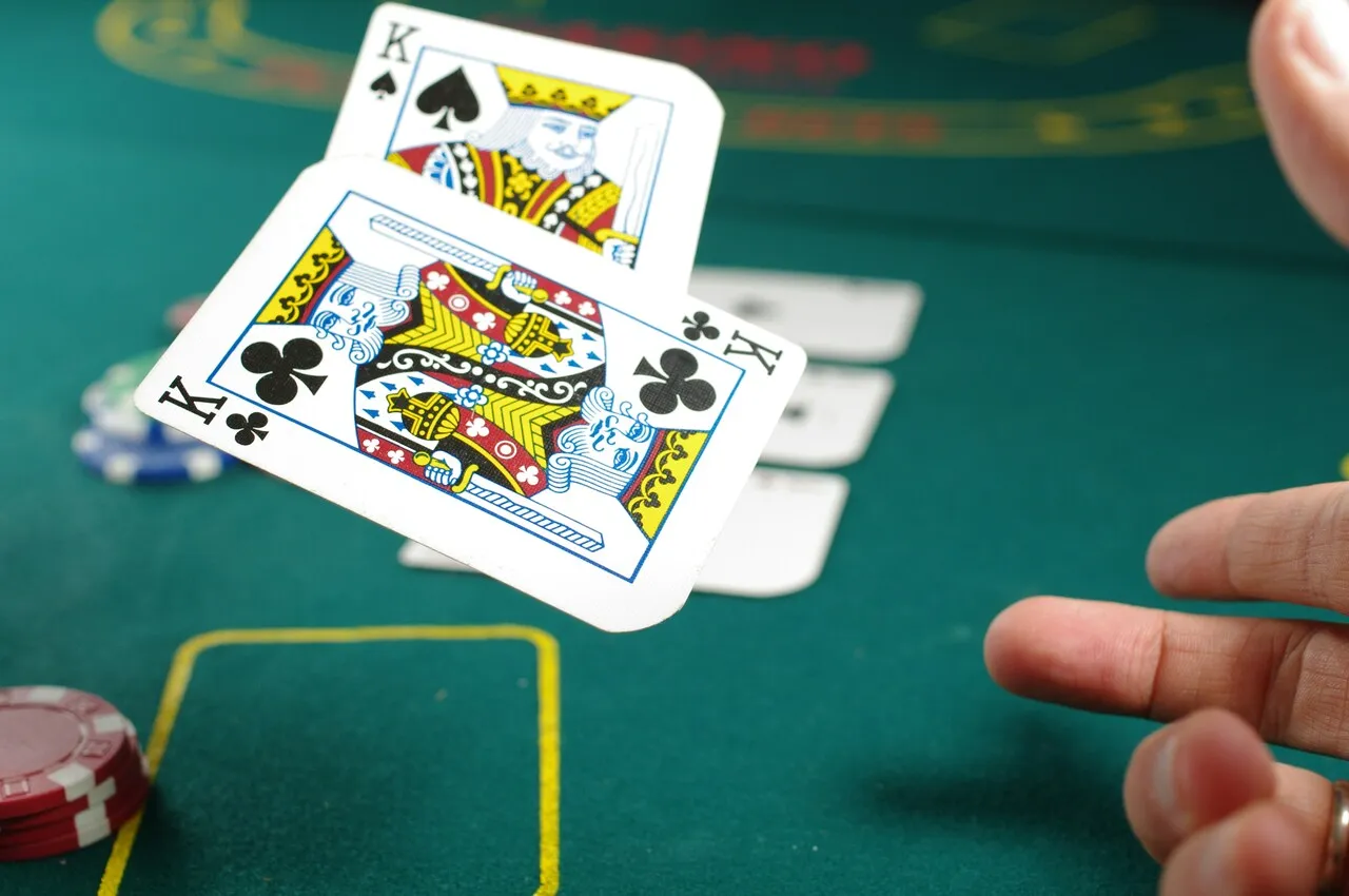 La estrategia secreta del small ball que domina las mesas virtuales | Foto de Michał Parzuchowski en Unsplash