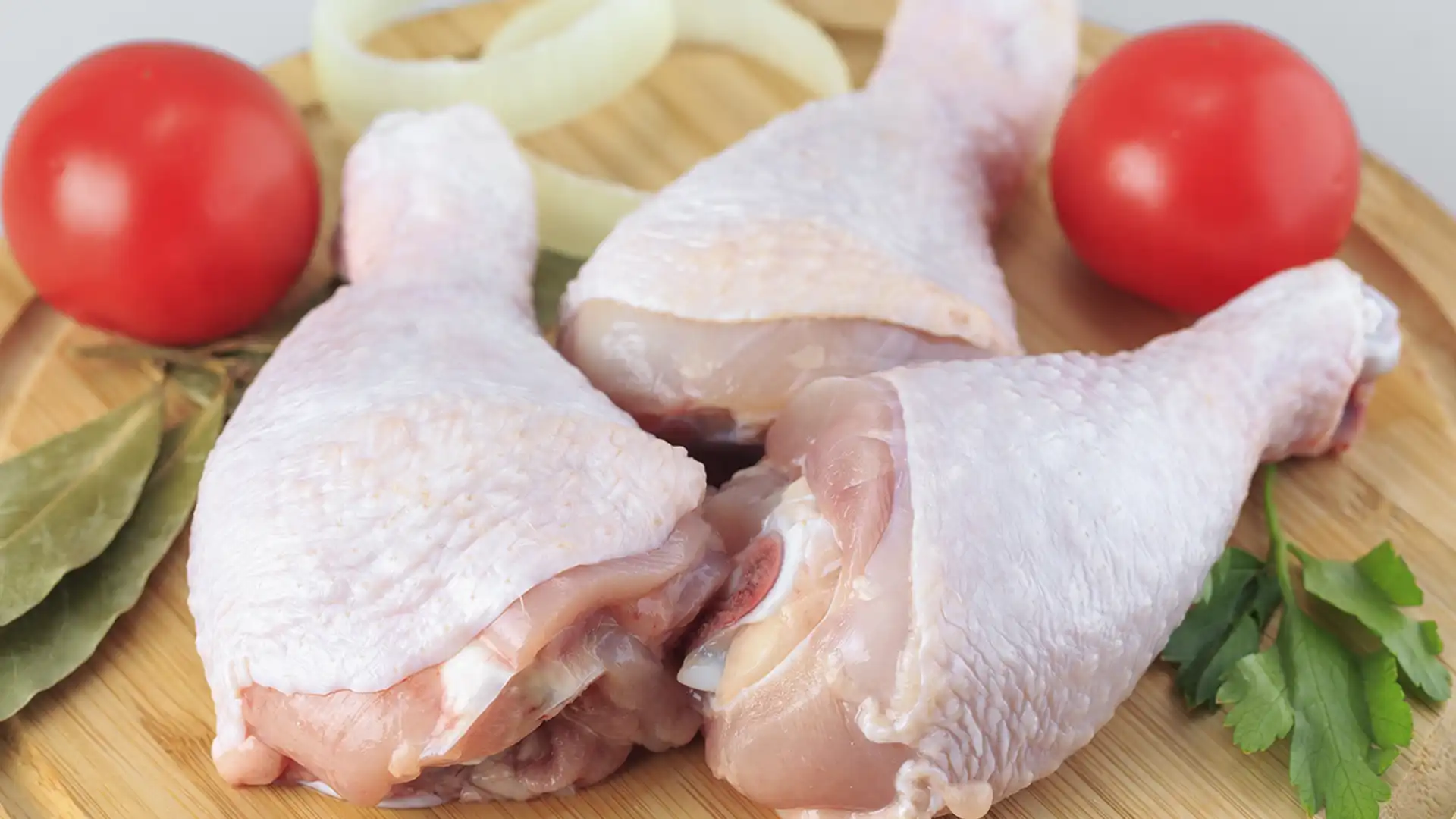 Pollo, fuente versátil de proteínas magras, vitaminas del complejo B y minerales esenciales