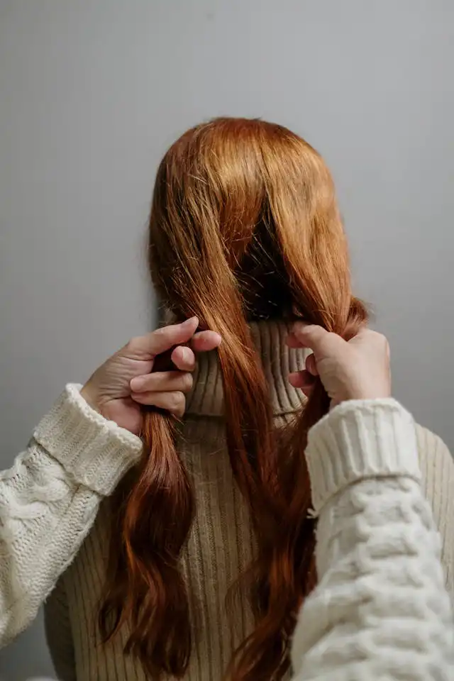 ¿Por qué tu cabello está débil? Los hábitos que nunca debes ignorar 2 Secretos para proteger tu cabello del daño y conservar su brillo natural | Foto: Pexels