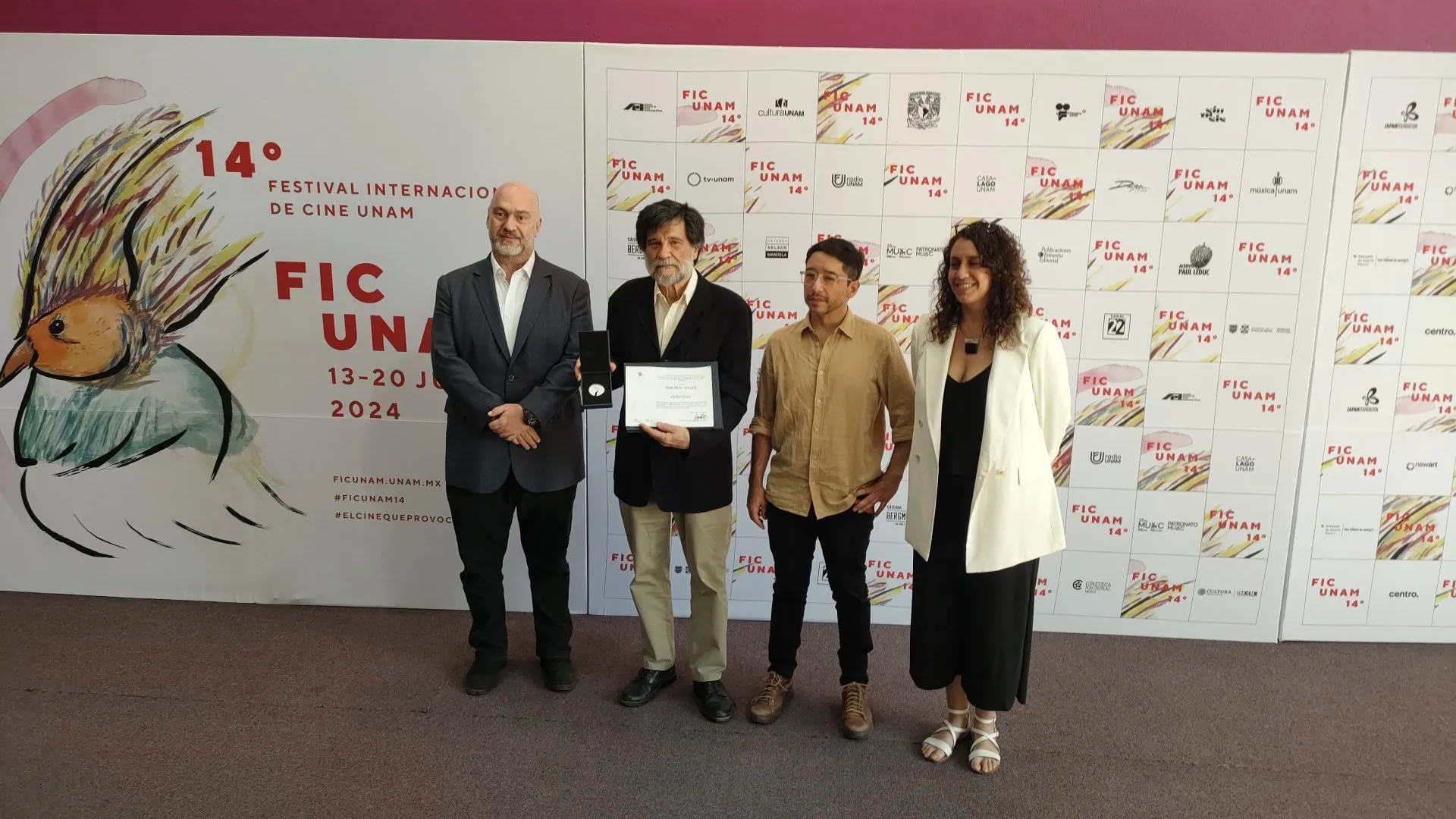 El director español Víctor Erice es honrado con el Premio de Honor en el FICUNAM por su destacada contribución al cine y su dedicación a preservar la memoria cinematográfica (Foto: David Sánchez)