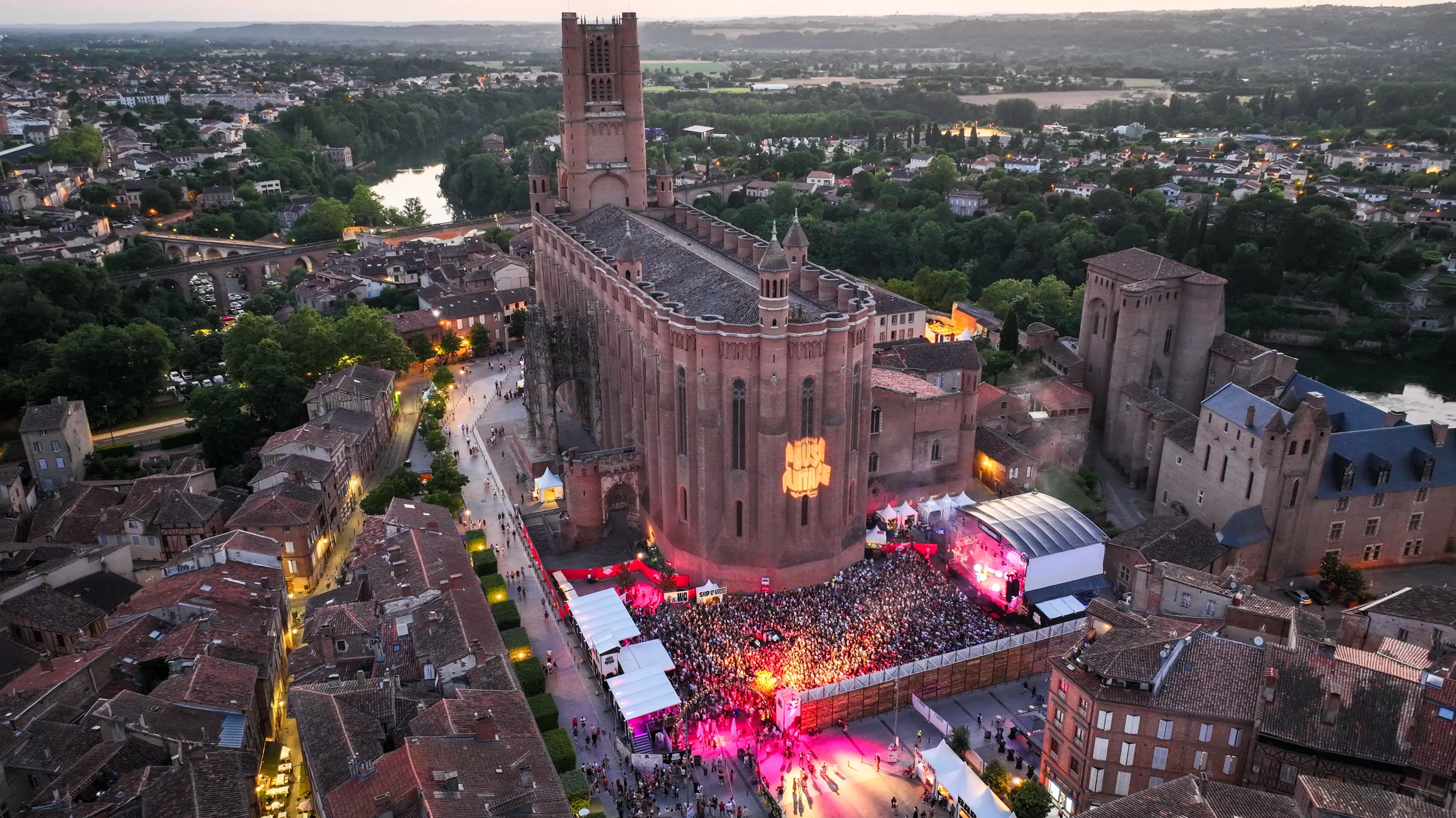 Festival Pause Guitare 2025 en Albi, Francia: Una Noche Mágica 2 Festival al lado de la catedral de Albi (Foto cortesía festival)