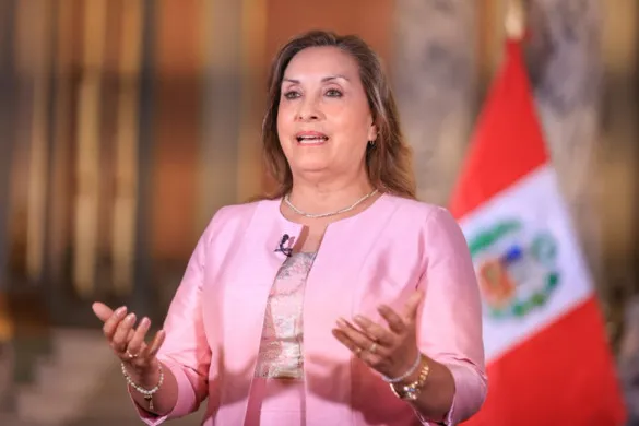 Dina Boluarte, en su mensaje a la nación, se mostró más preocupada por la negativa del Congreso a autorizar su viaje a Estados Unidos que por la devastadora crisis de los incendios forestales que afectan al país (Foto: Presidencia)