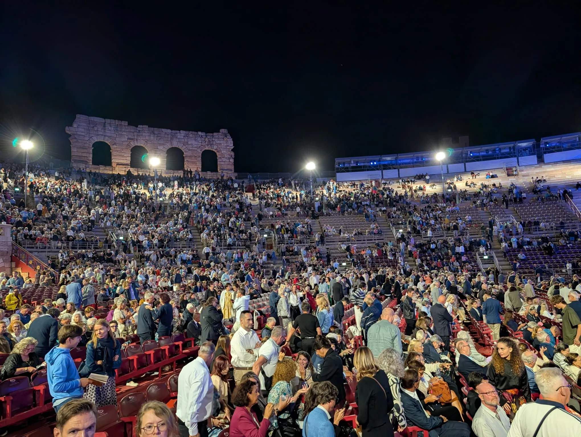 Verona: entre la eternidad de la piedra y la fragilidad del mito 11 Arena di Verona, entreacto