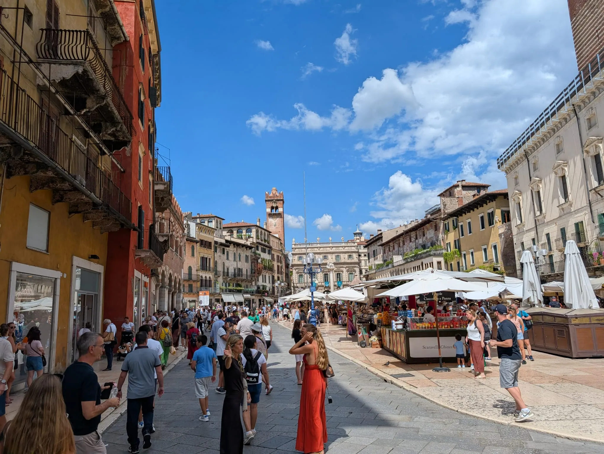 Verona: entre la eternidad de la piedra y la fragilidad del mito 5 Piazza dei Signori: