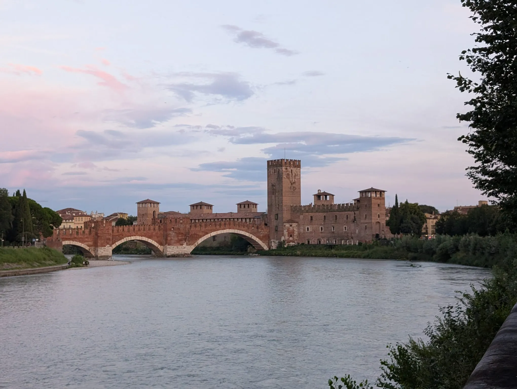 Verona: entre la eternidad de la piedra y la fragilidad del mito 9 Ponte Scaligero y Castelvecchio