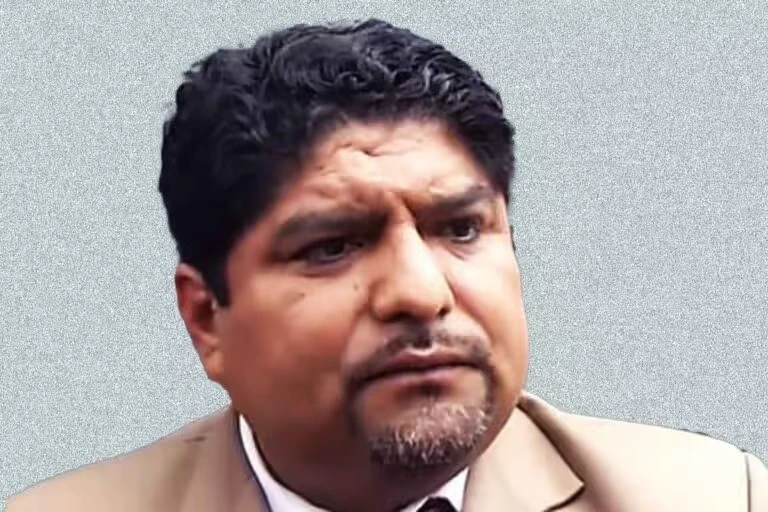 Torres Saravia niega liderar red de prostitución en el Congreso y culpa a la inseguridad por la muerte de Andrea Vidal 3 Jorge Torres Saravia, exjefe de la Oficina Legal del Congreso, es señalado como líder de una red que captaba mujeres para altos funcionarios