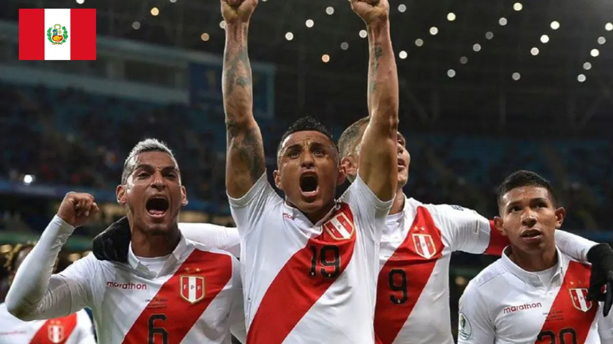 Así transforman los futbolistas peruanos su juego al salir de la liga local