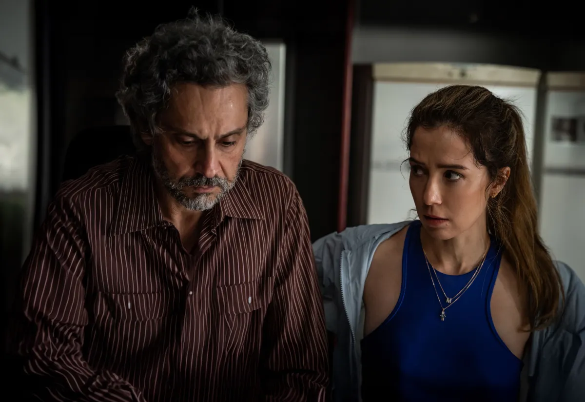 Precisamos Falar: la cena de Koch bajo el prisma brasileƱo en el festival de cine de Biarritz 2 elperfil 20092025 precisamos fala alexandre nero