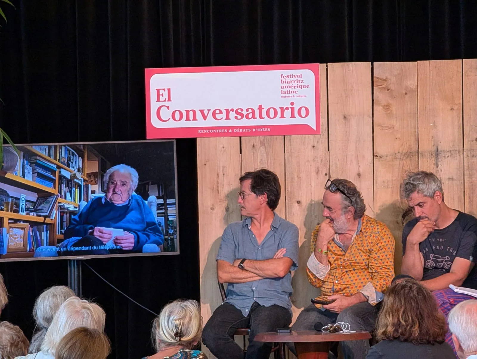 Denis Merklen, Gonzalo Arijón y Álvaro Brechner sobre Pepe Mujica, en el festival de cine latinoamericano de Biarritz