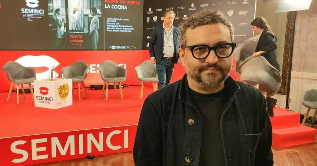 El director mexicano Alonso Ruizpalacios presenta en la Semana Internacional de Cine de Valladolid su película "La cocina" (David Sánchez)