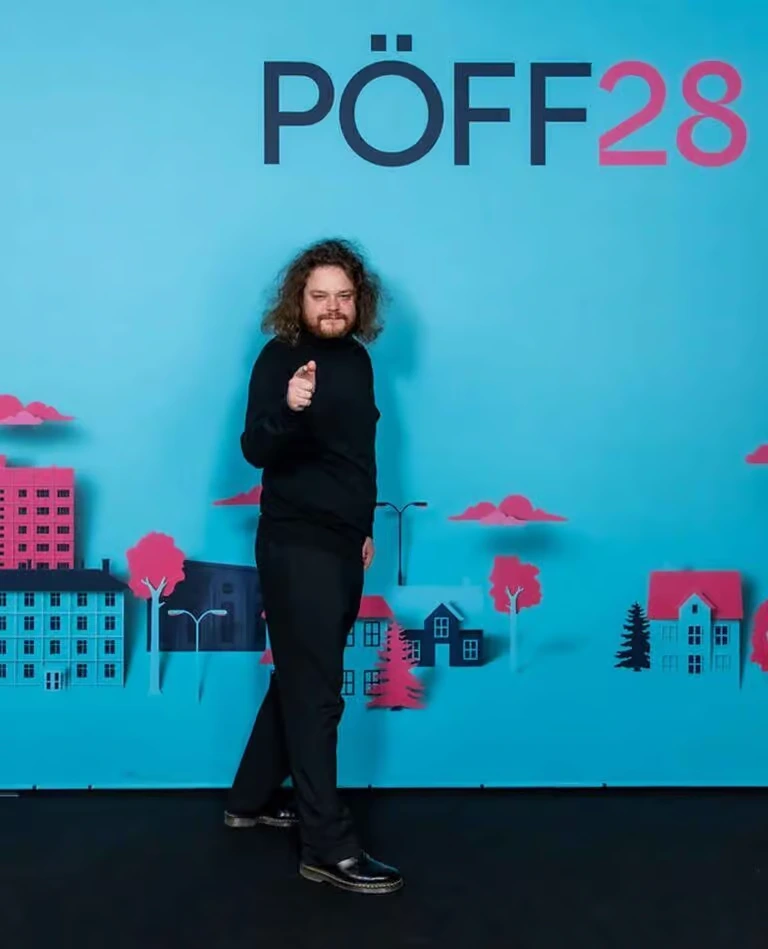"Flow": la cautivadora animación de Gints Zilbalodis que explora la adaptación y la supervivencia 2 Gints Zilbalodis presenta "Flow" en el Festival PÖFF de Tallin: una odisea visual en un mundo dominado por animales | Foto: Gentileza