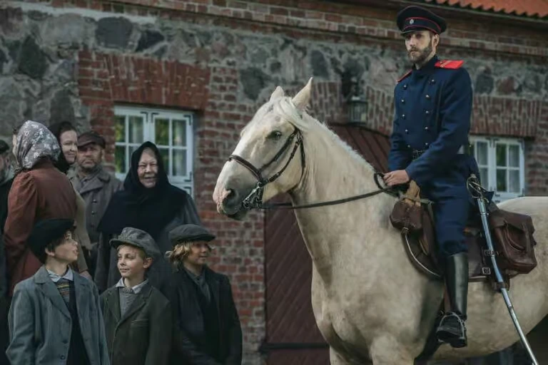 "The Shadow" es un relato sombrío que honra a quienes desafían la opresión en el pasado y presente | Foto: Gentileza