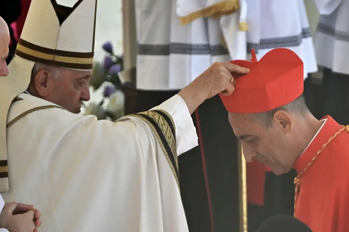 Uno de los cardenales más cercanos al papa Francisco narró cómo fueron las últimas horas del pontífice: "El mundo perdió a un padre" 2 Papa Francisco elevó a cardenal al argentino Víctor "Tucho" Fernández | Foto: Clarín/AFP