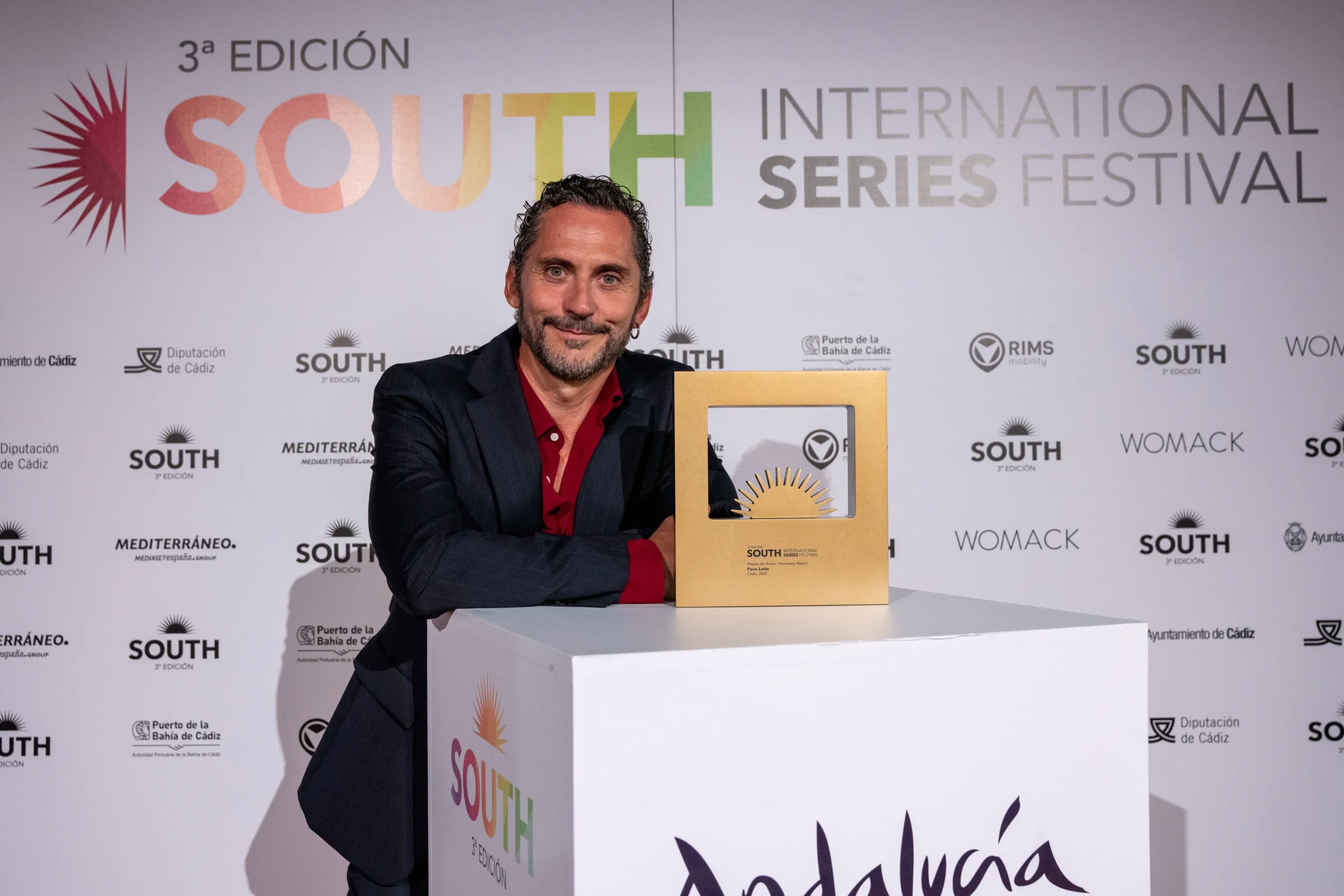 Paco León con Premio de Honor 2025 en el South International Series Festival de Cádiz, España