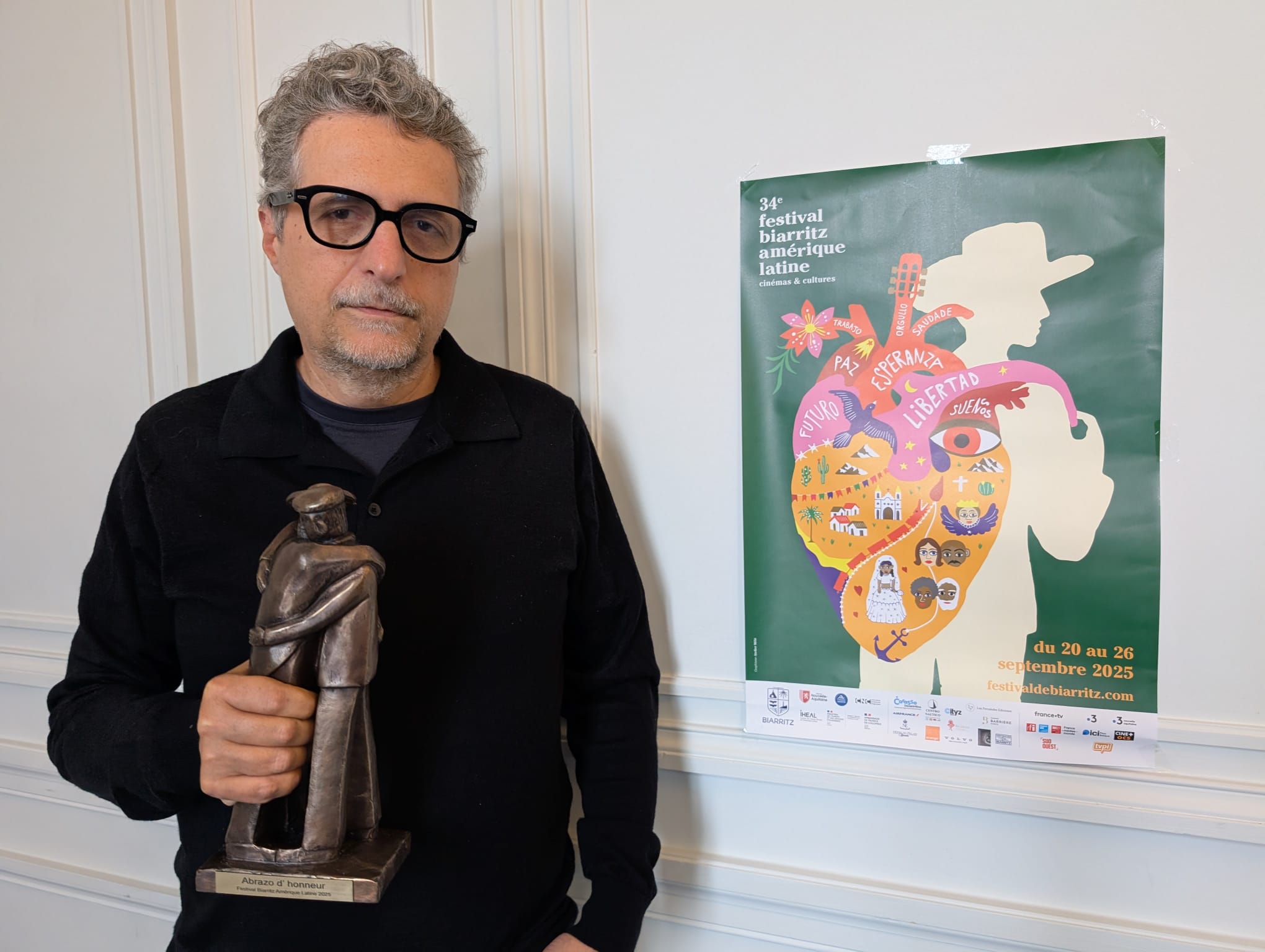 Kleber Mendonça Filho con el Abrazo de Honor en Biarritz. Foto: David Sánchez