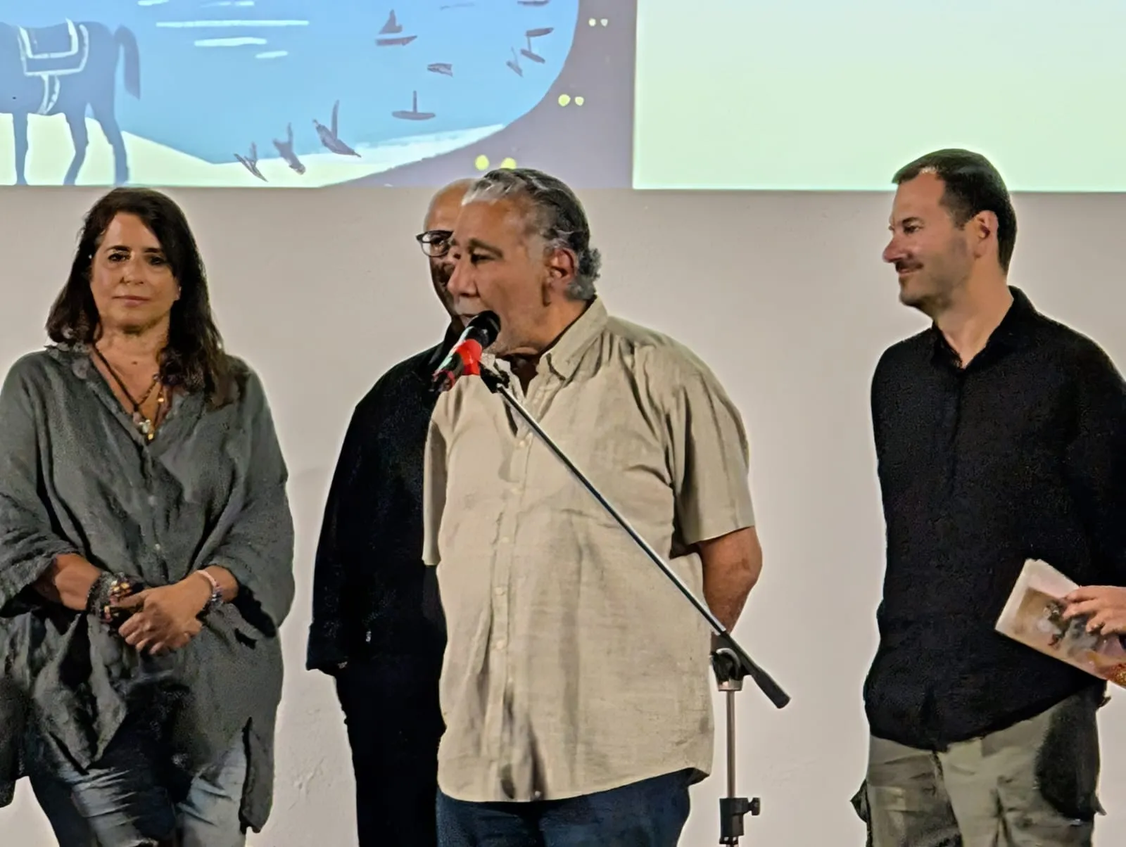 El 4º Evia Film Project Cierra con Cine, Música y Gran Asistencia 2 Yorgos Tsemberopoulos director del film "Stelios", con su equipo presentando la película