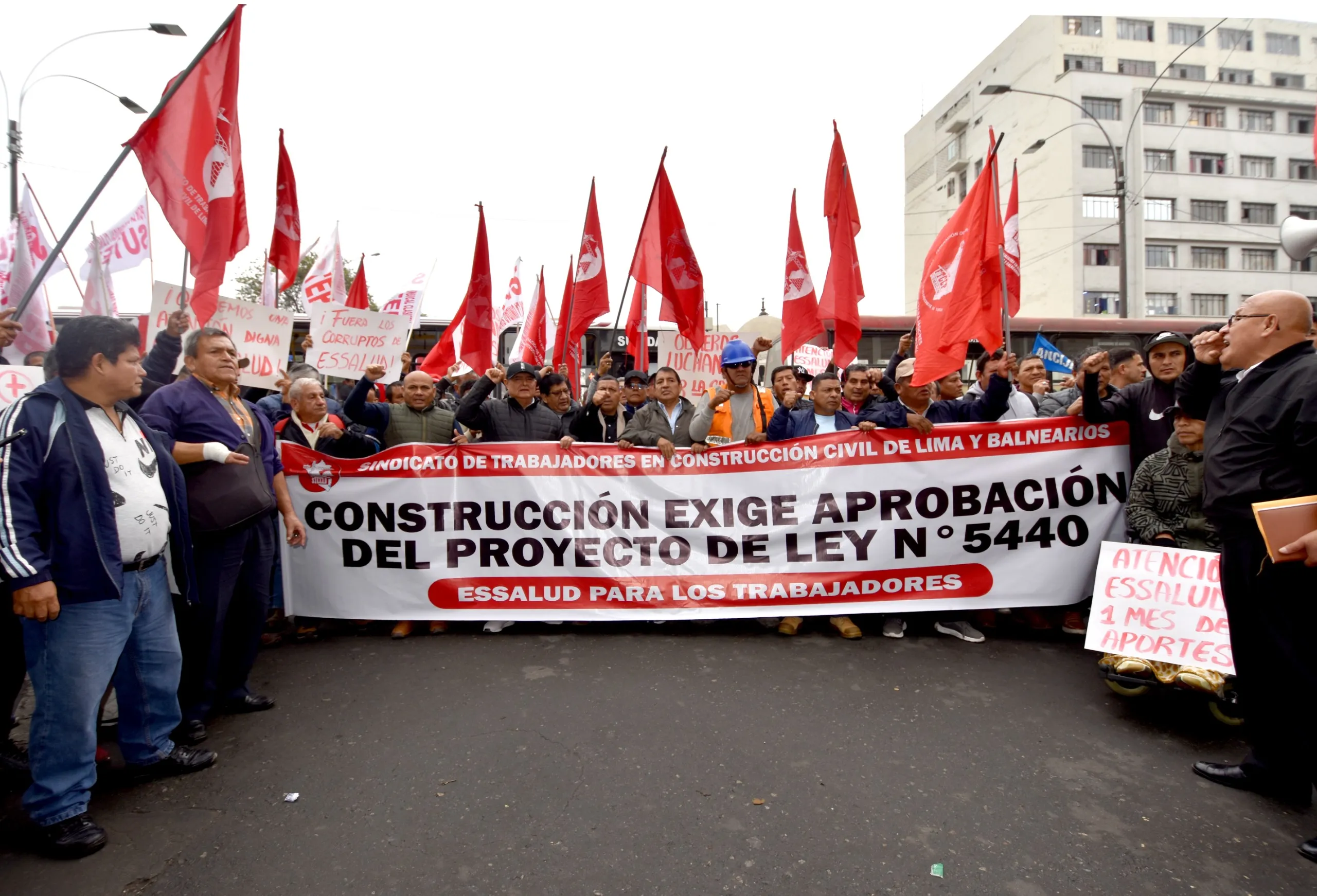Congreso reduce a dos meses el requisito para que obreros obtengan atención en EsSalud | Foto: FTCCP