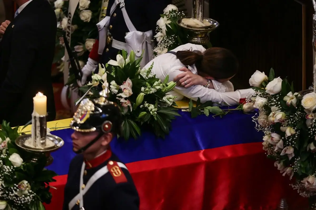 Capilla ardiente del senador colombiano Miguel Uribe, fallecido tras un tiroteo - Catalina Olaya/colprensa/dpa