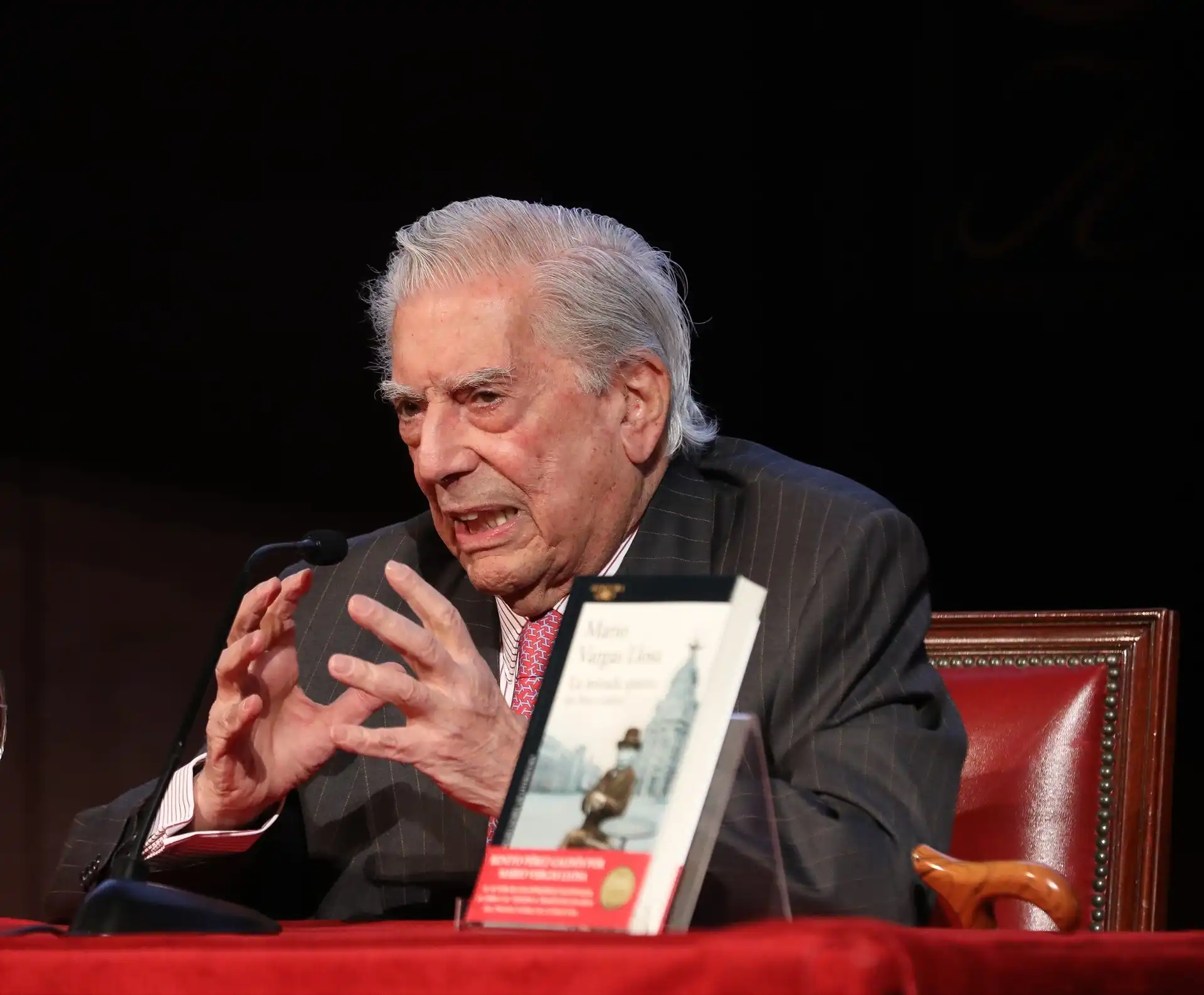 El escritor, político y periodista, Mario Vargas Llosa, presenta su libro ‘La mirada quieta (de Pérez Galdós)’, en el Ateneo de Madrid, a 7 de abril de 2022, en Madrid (España) | Foto: Marta Fernández / Europa Press