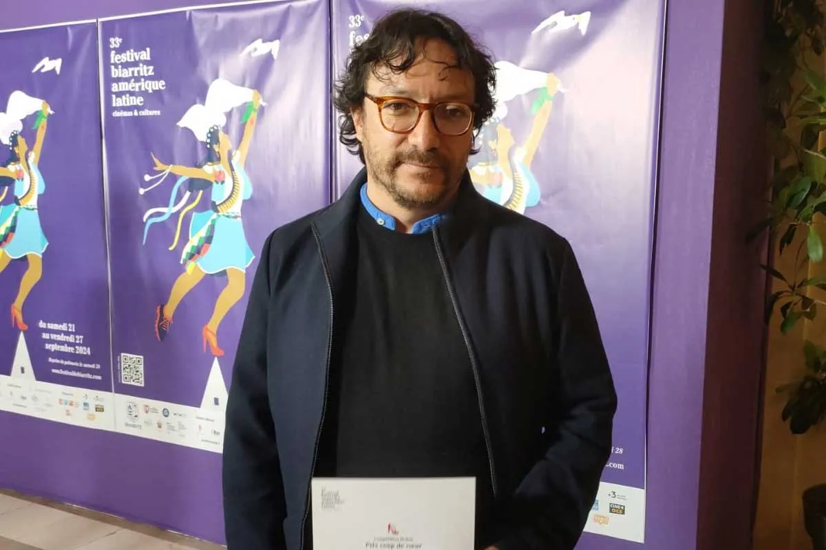 Con dos premios, el Perú brilla en Biarritz 2024 mientras directores alertan sobre amenaza al cine peruano: "Es un intento claro de callar voces" 3 Franco García Becerra, director de "Raíz", ganó el premio Corazonada y expresó su preocupación por la situación del cine en el Perú (Foto: David Sánchez)