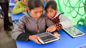 estudiantes del sector rural con tablets 1