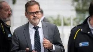 El embajador de Argentina en España, Roberto Bosch, a su salida de una reunión con el ministro de Asuntos Exteriores, Unión Europea y Cooperación, en la sede del Ministerio, a 20 de mayo de 2024, en Madrid (España) (Foto: Diego Radamés / Europa Press)