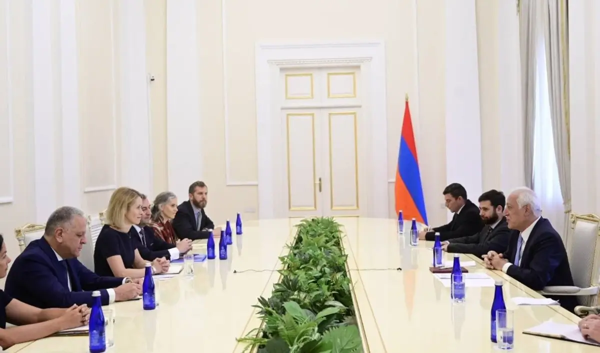 Kaja Kallas y Emmanuel Macron muestran apoyo a Armenia en su proceso de reformas.