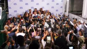 la oposicion pide a los venezolanos permanecer en los centros de votacion durante el escrutinio 66a6e02cbdc19