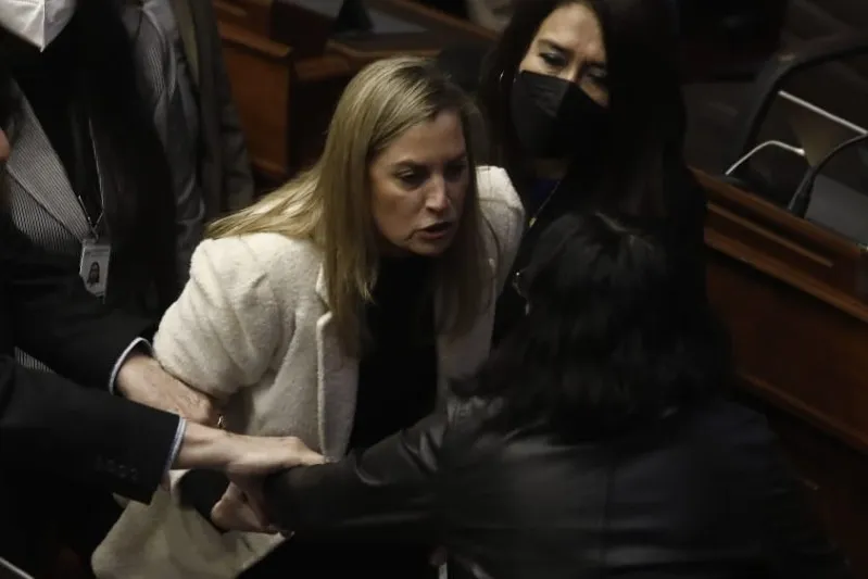 maria del carmen alva ataca a isabel cortez
