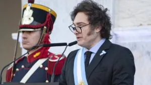 milei preve el despido de otros 50 000 funcionarios para reducir el estado a la mitad 66614c5d8cf2b