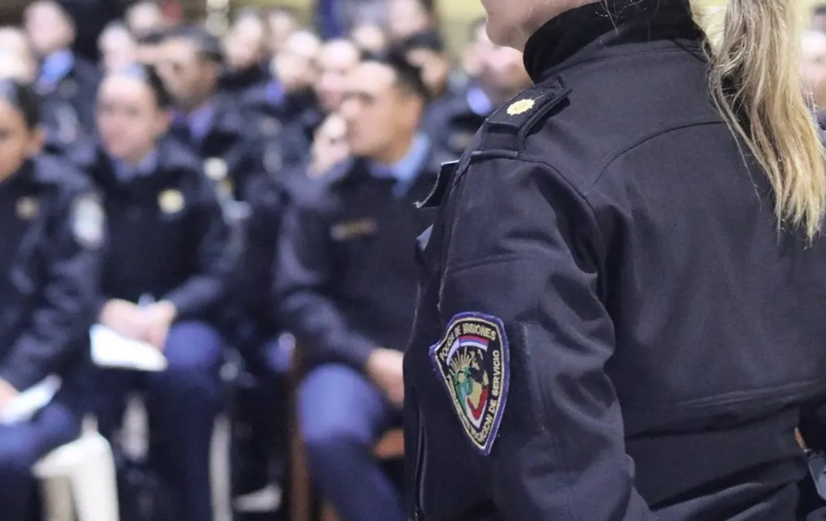 policias argentinos y familiares toman una sede en misiones para reivindicar mejoras salariales 6648ba5d8ae14