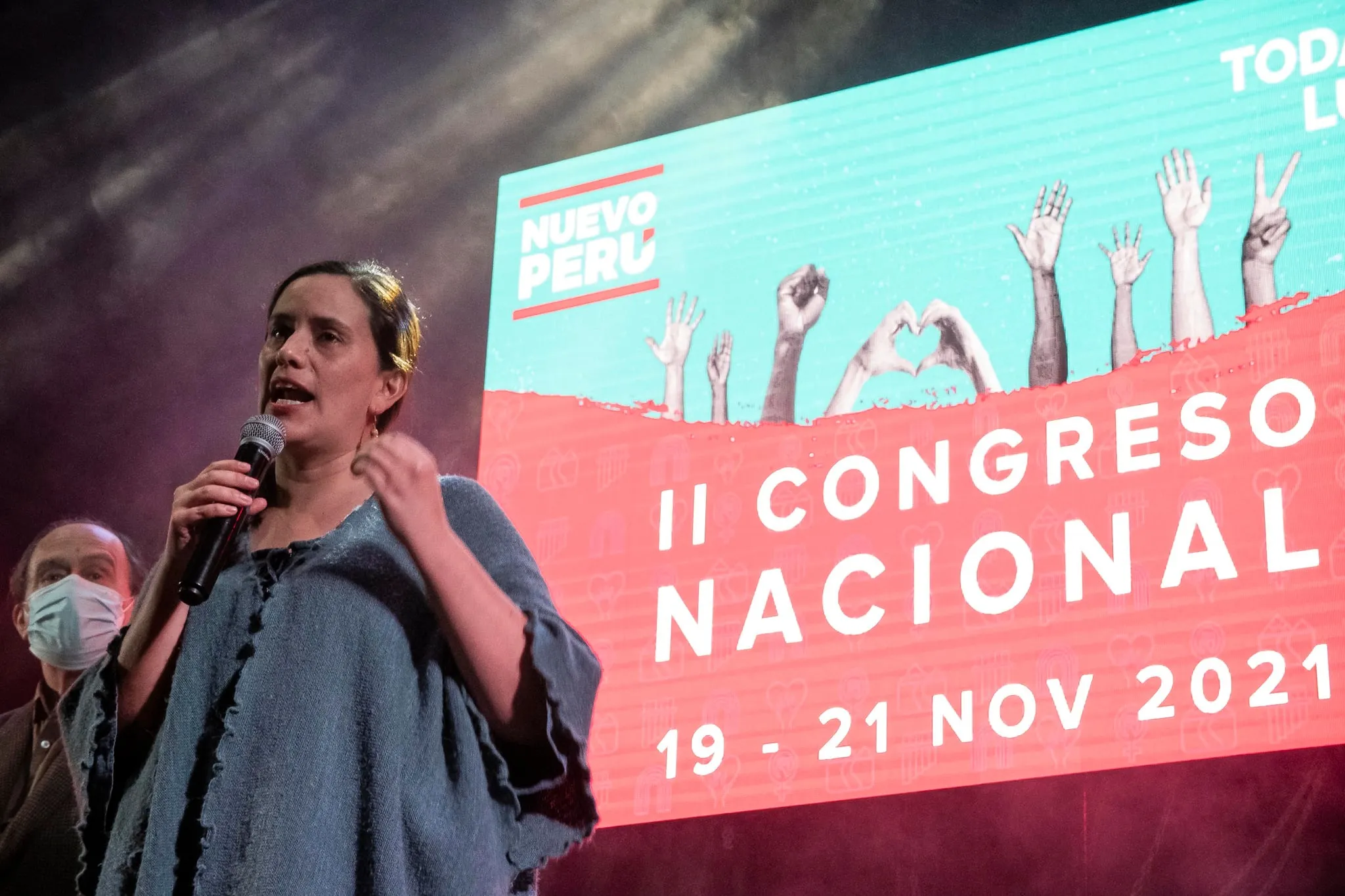 veronika da un paso al costado nuevo peru