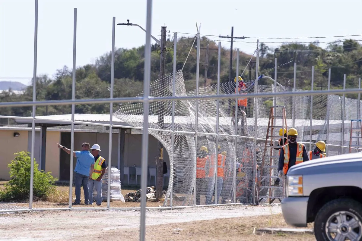 Vista del centro de detención de migrantes en la base naval de Estados Unidos en Guantánamo, isla de Cuba - Europa Press/Contacto/Po2 Mason Congleton/U.S Navy
