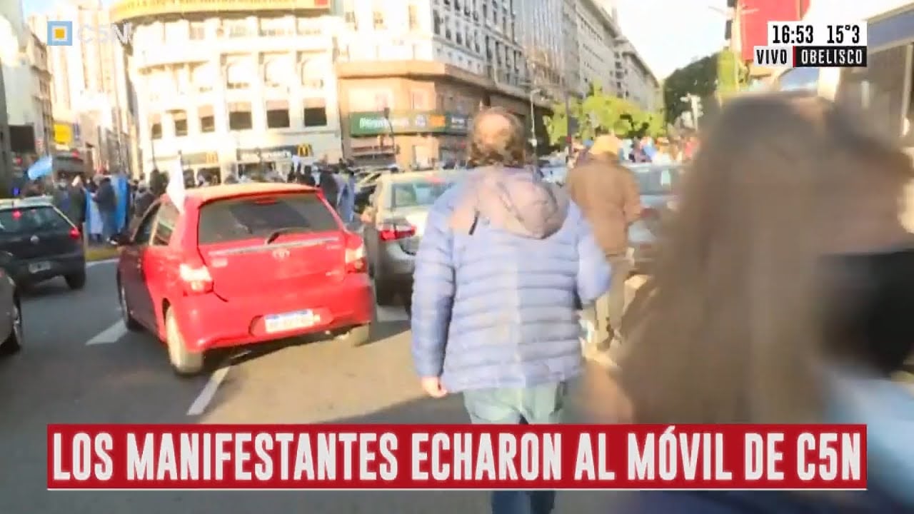 MANIFESTANTES AGREDIERON EL MÓVIL DE C5N EN EL OBELISCO