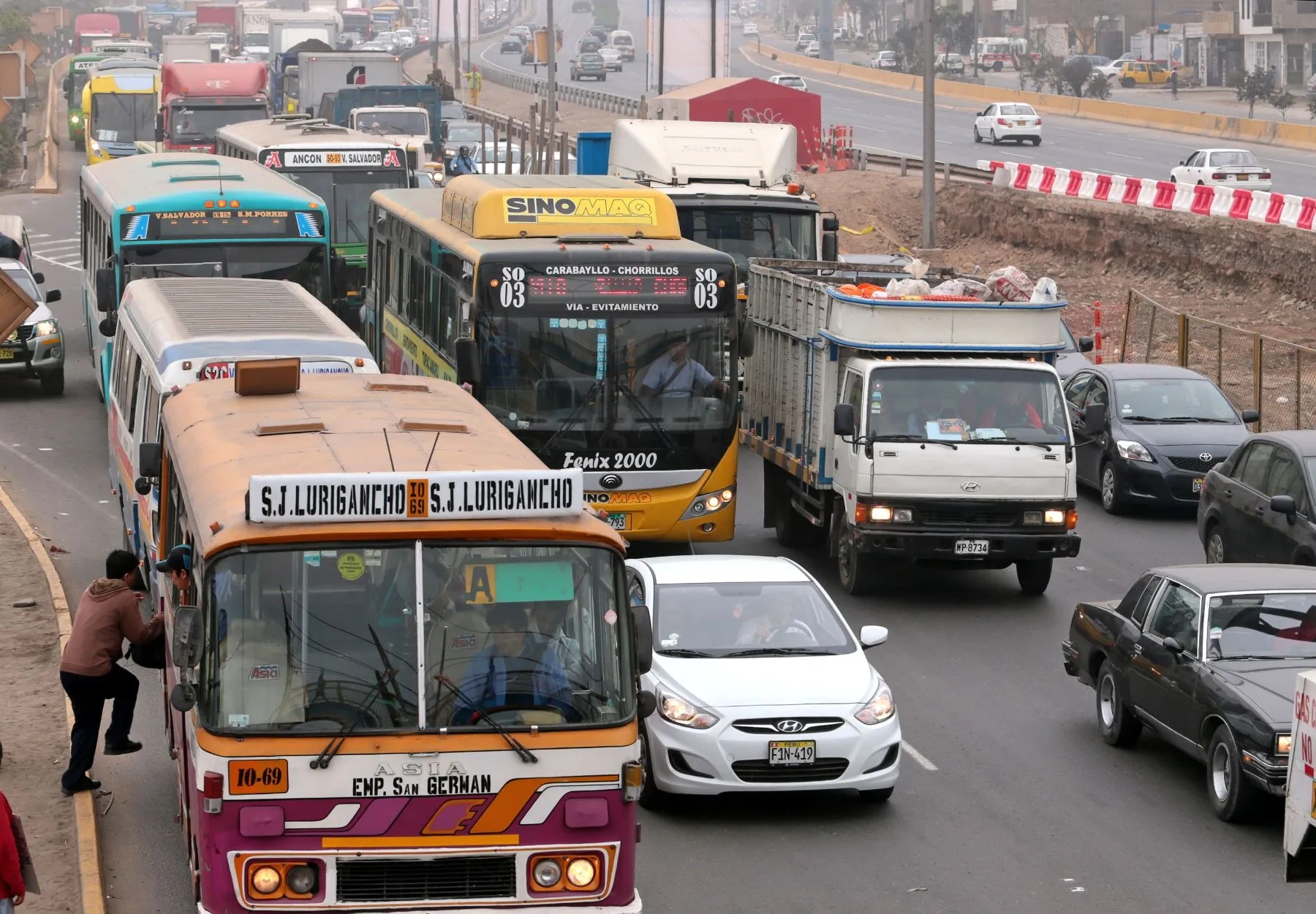 Desde mañana 12 mil transportistas dejarán circular por Lima y Callao si no reciben subsidio del Estado