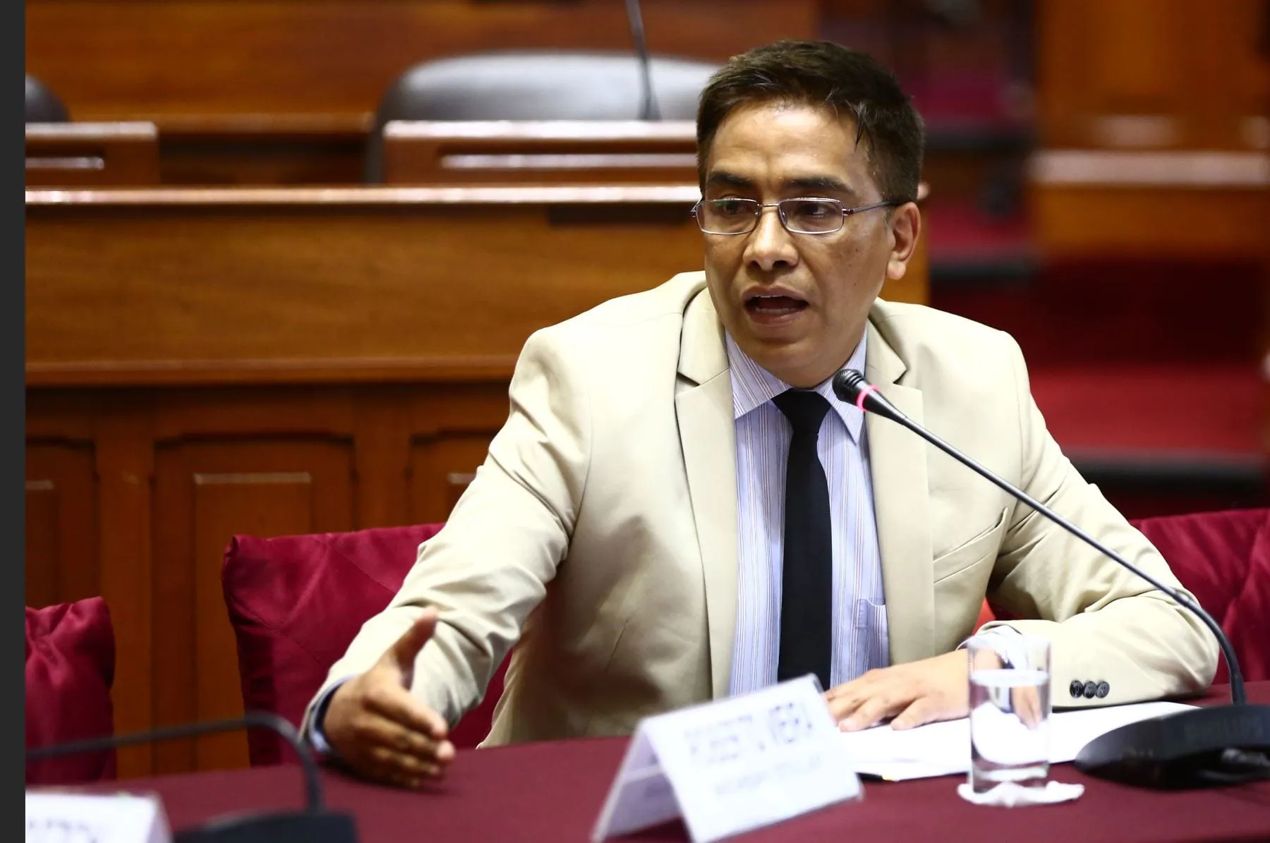 Roberto Vieira fue suspendido por 120 días por el pleno del Congreso