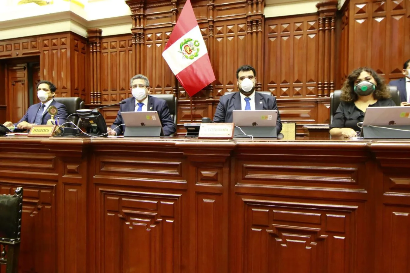 Congreso dejó sin efecto indebidas gratificaciones a los congresistas disueltos