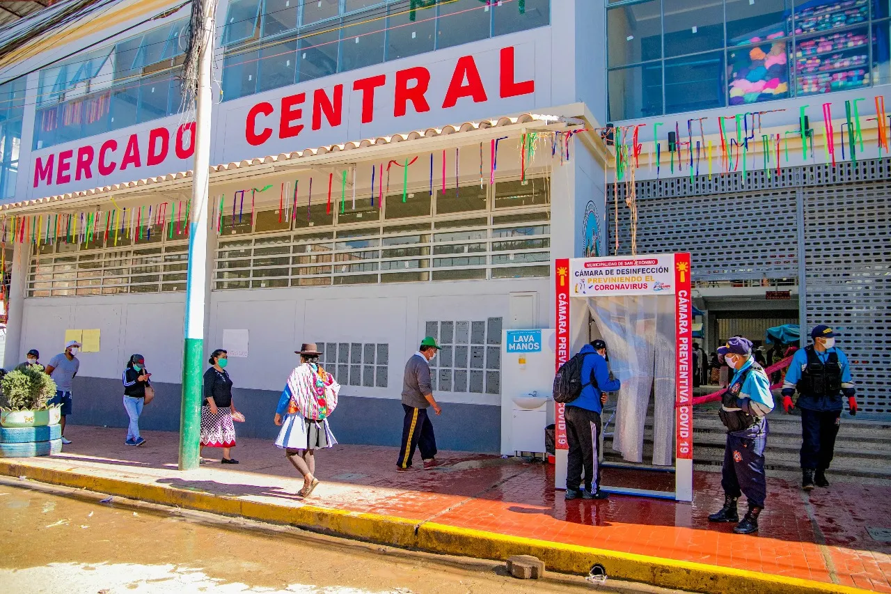 Buen ejemplo: Instalan cámaras de desinfección en mercados de Apurímac