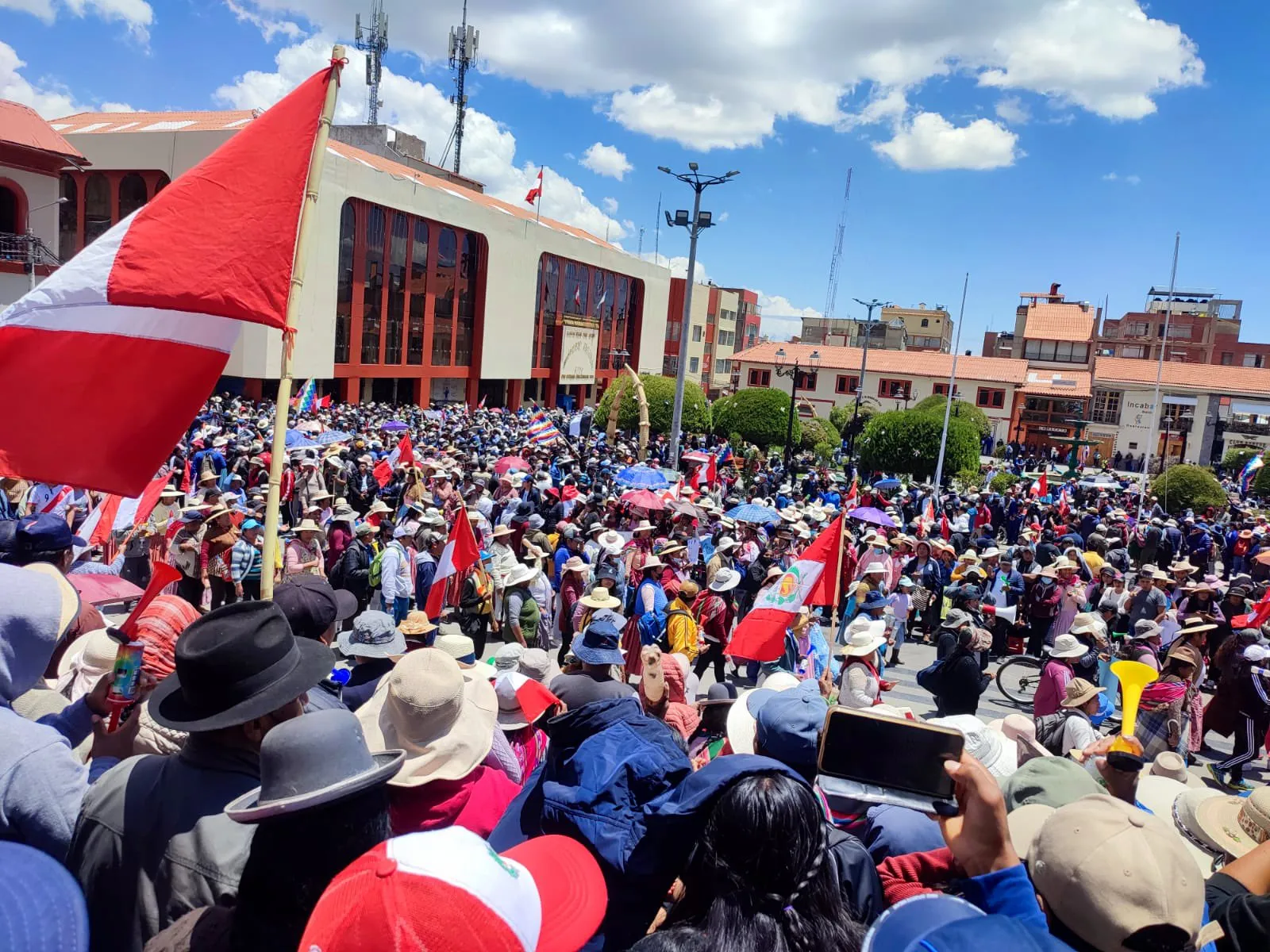 Banco de la Nación: ensucia la marcha para que los medios hablen solo de los violentistas