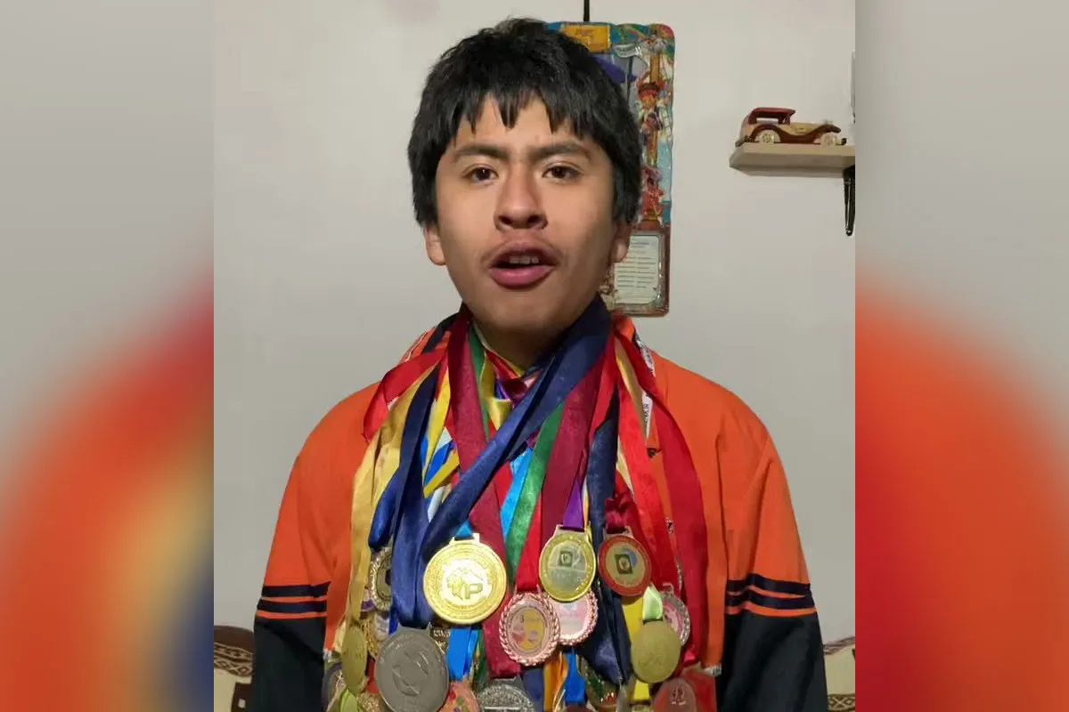 Daniel sortea sus bicicletas para viajar a campeonato de matemática en Varsovia