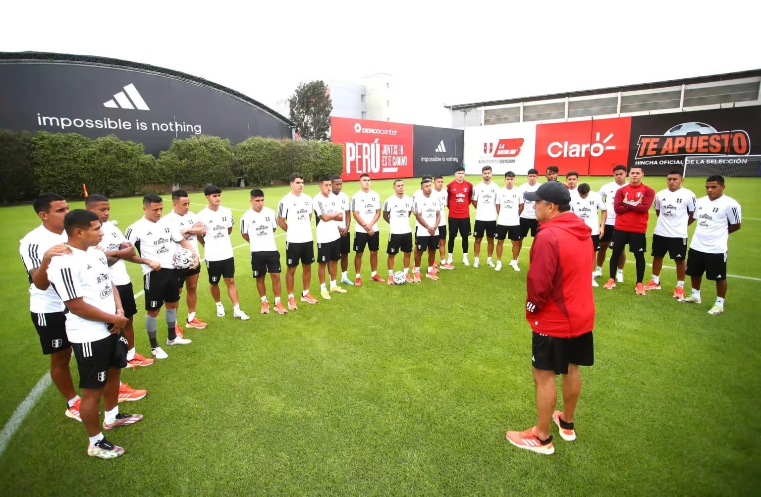 Este martes viaja la selección para enfrentar a Paraguay por las clasificatorias 2026