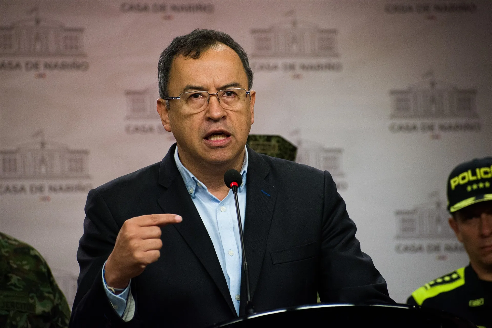 El Gobierno de Colombia responde a la Fiscalía que está facultado para suspender órdenes de captura