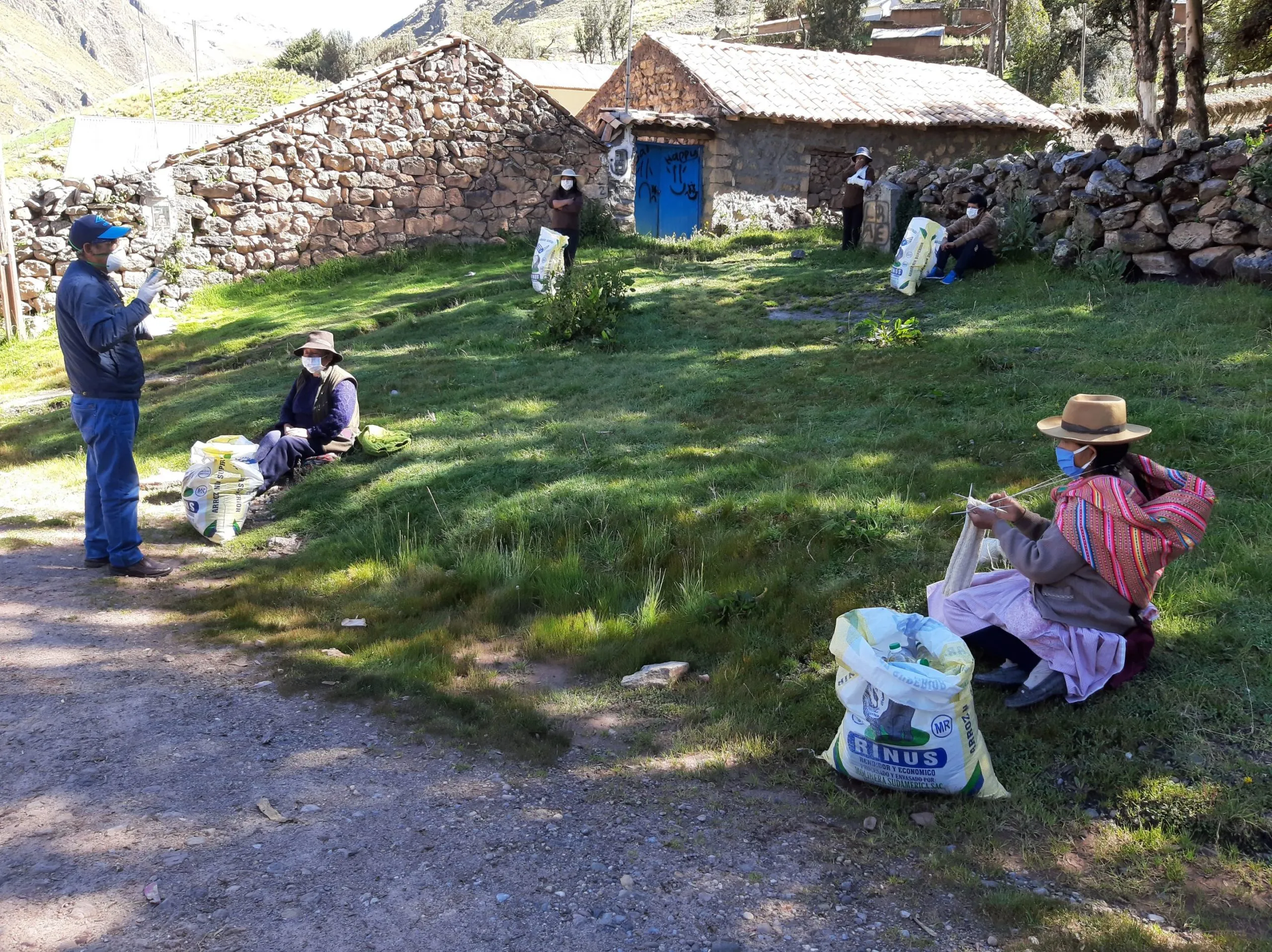 Alerta: En Huancavelica viven en casas construidas con relaves mineros y respiran mercurio