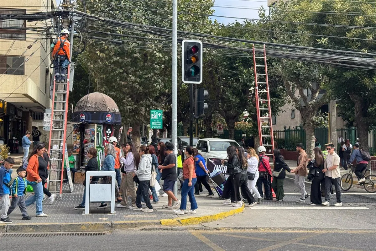 Chile declara el estado de excepción y toque de queda por el apagón masivo