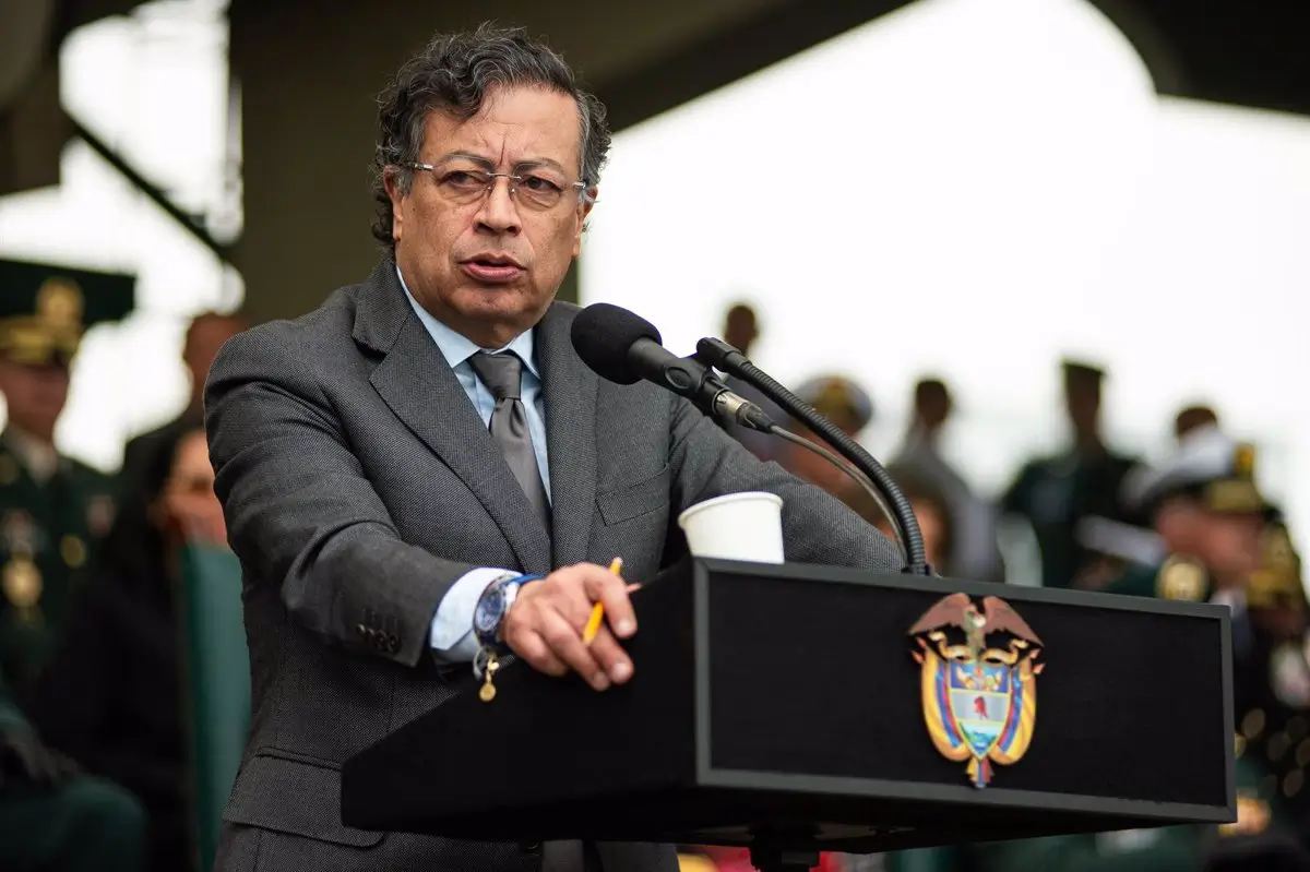 Petro llama a duplicar la "ofensiva militar y social" tras el intento de asesinato y "secuestro" de 29 policías