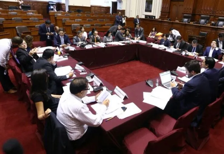 Constitución debate proyecto de democracia interna que exime elecciones internas abiertas